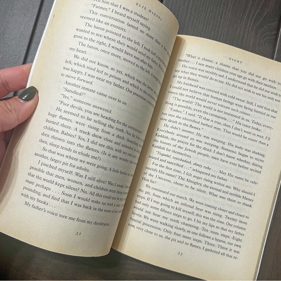 Night by Elie Wiesel - Picture 5 of 7